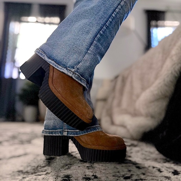 GIANNI BINI Ryker (SIZE 10) Tan Suede Platform Ankle Boots - Picture 3 of 10